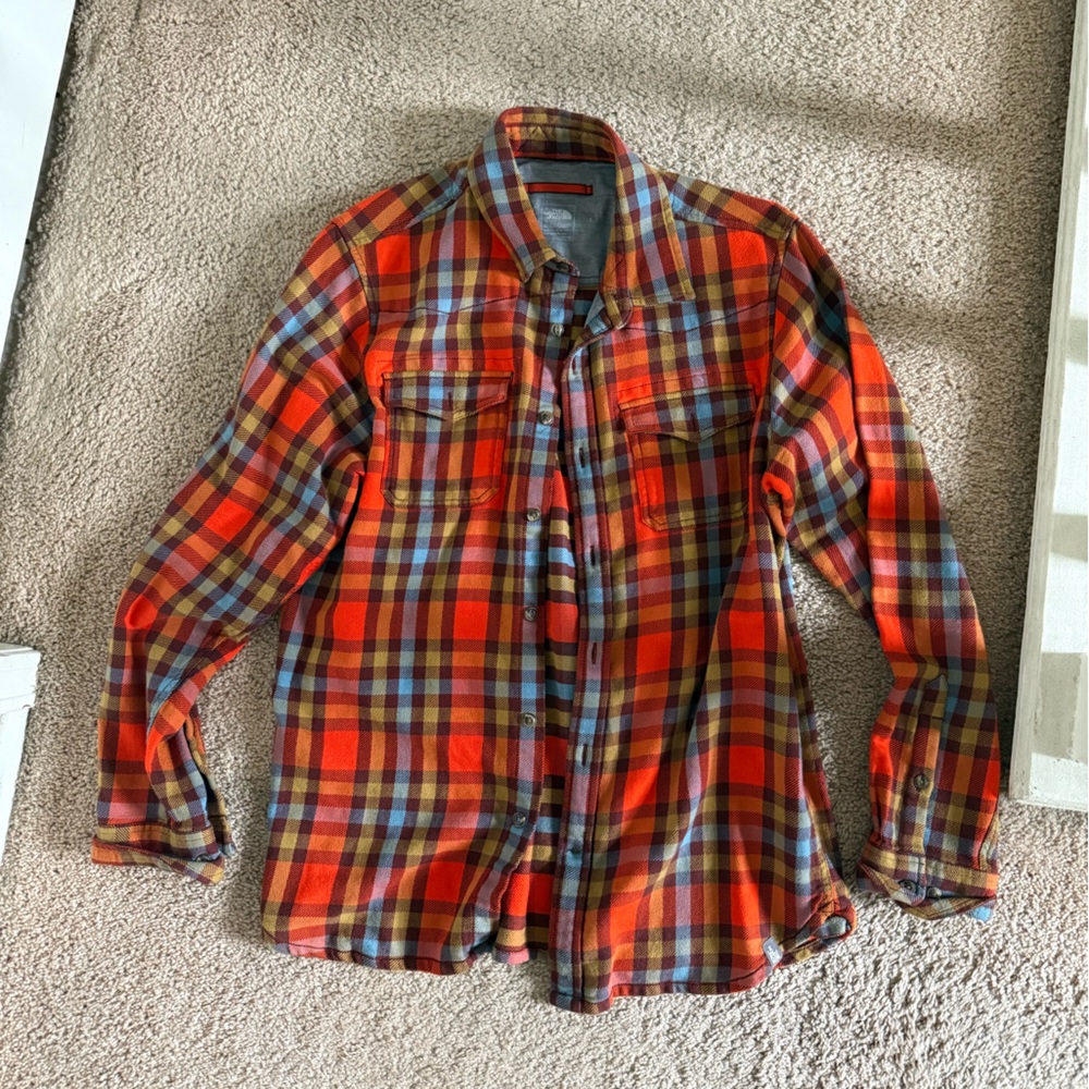 The North Face flannel men’s medium